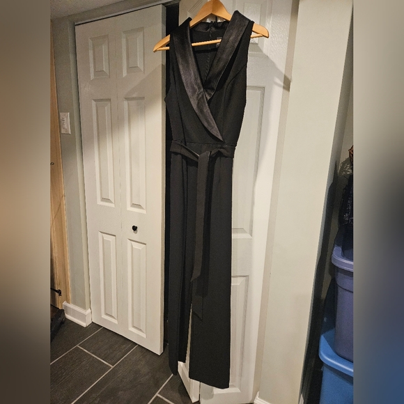 ADRIANNA PAPELL Size 12 Sleeveless Tuxedo Jumpsuit Blk w/Belt altered for petite - Picture 5 of 8